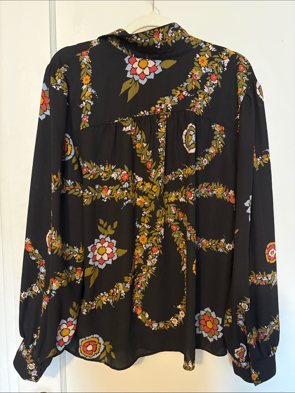 Modcloth Black Floral Wreath Button-Front Blouse - Picture 3 of 4